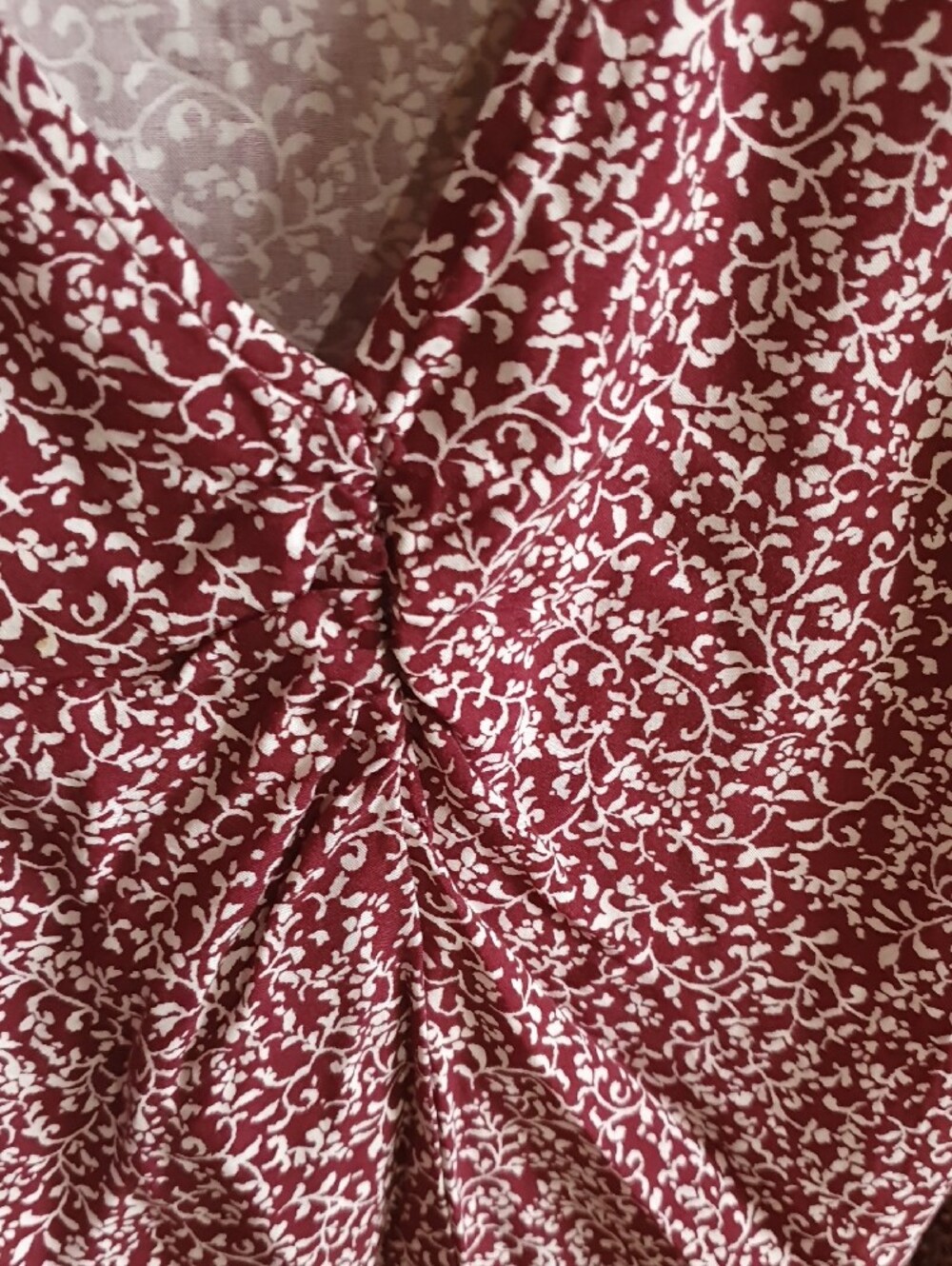 Old Navy Burgundy and White Twist-Front V-Neck Blouse - Picture 4 of 6